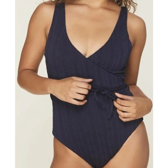 Andie The Belmar One Piece Swimsuit In Navy Eyelet M NWT - Picture 1 of 7